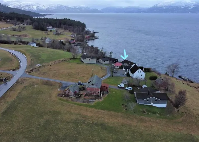 Fjord Side Jondal